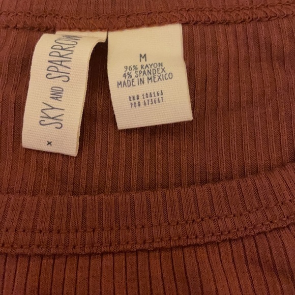 Tilly’s love sleeve sinch side top - Picture 3 of 3